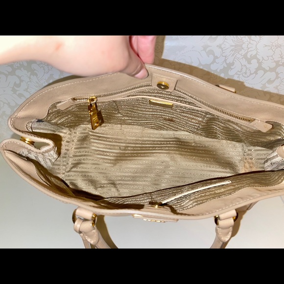 Authentic Prada Saffiano Tote - Picture 2 of 5
